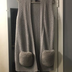 100% cashmere vest with faux fur pockets